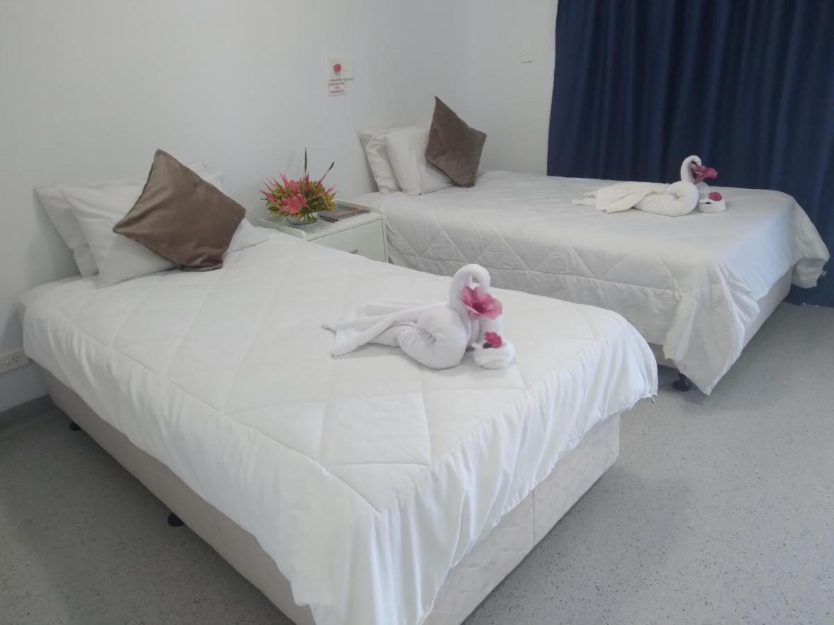 Crossroads Hotel Lae Omili Bagian luar foto