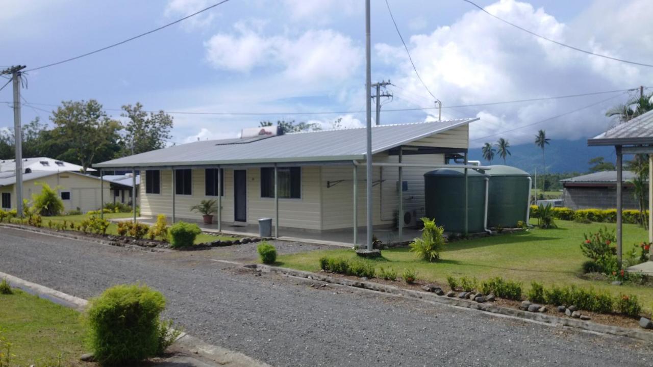 Crossroads Hotel Lae Omili Bagian luar foto