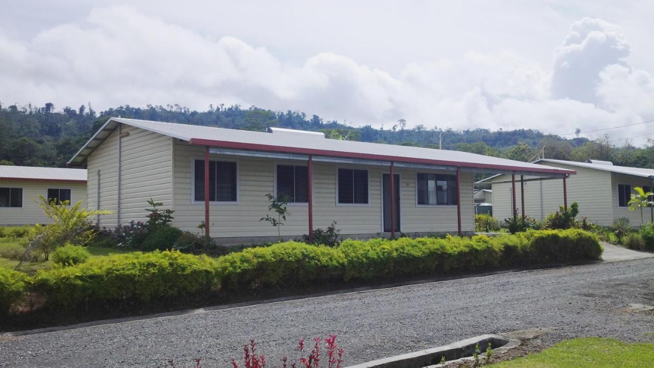 Crossroads Hotel Lae Omili Bagian luar foto