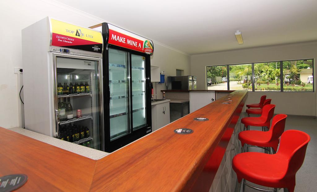 Crossroads Hotel Lae Omili Bagian luar foto