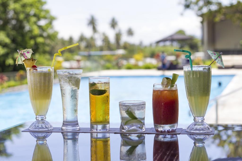 Crossroads Hotel Lae Omili Bagian luar foto
