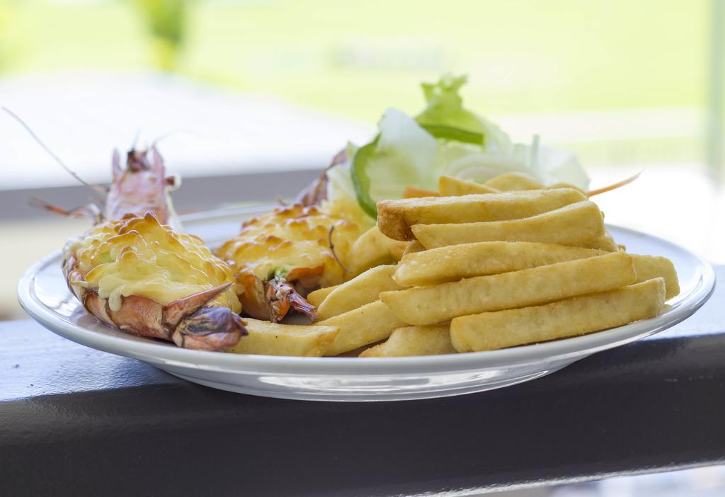 Crossroads Hotel Lae Omili Bagian luar foto