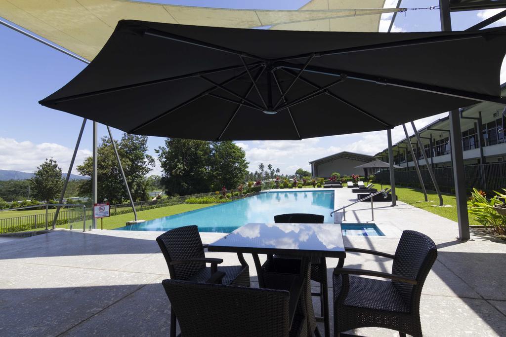 Crossroads Hotel Lae Omili Bagian luar foto