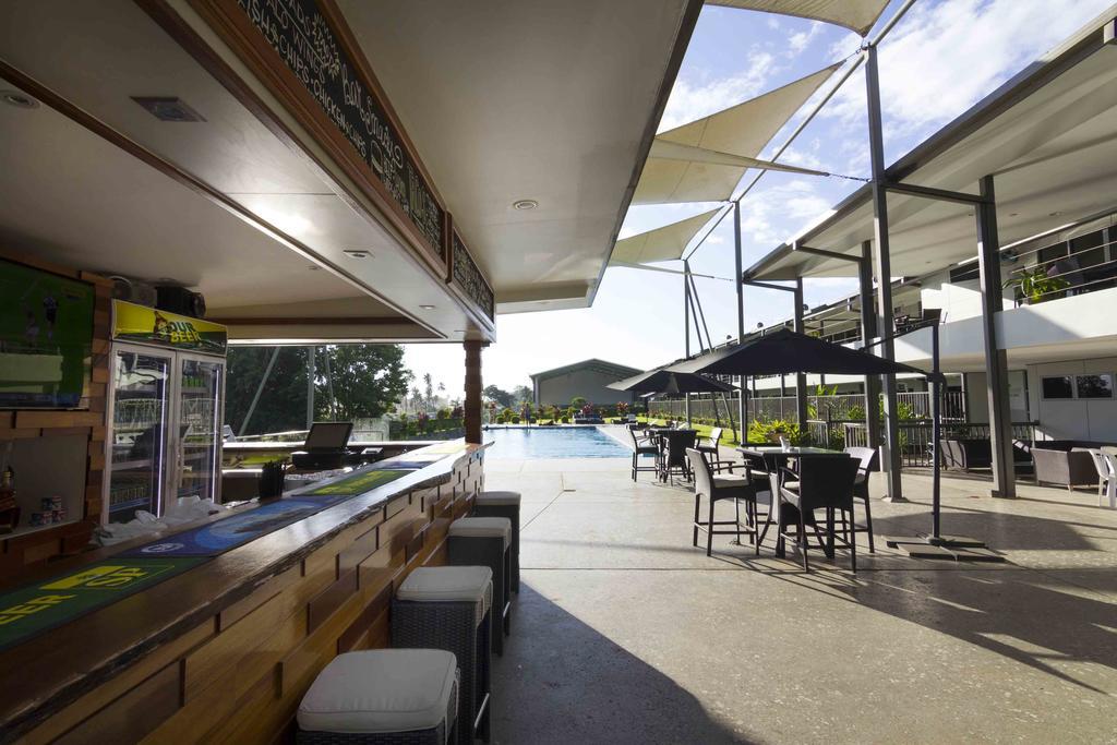 Crossroads Hotel Lae Omili Bagian luar foto