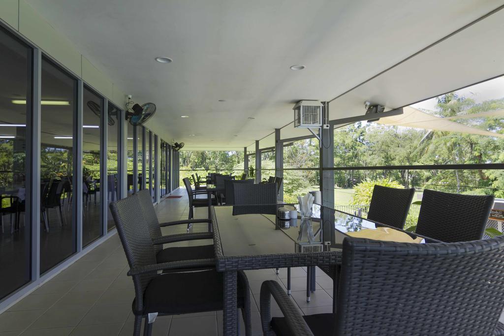 Crossroads Hotel Lae Omili Bagian luar foto