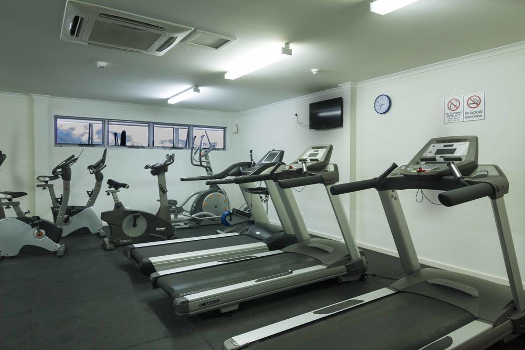 Crossroads Hotel Lae Omili Bagian luar foto