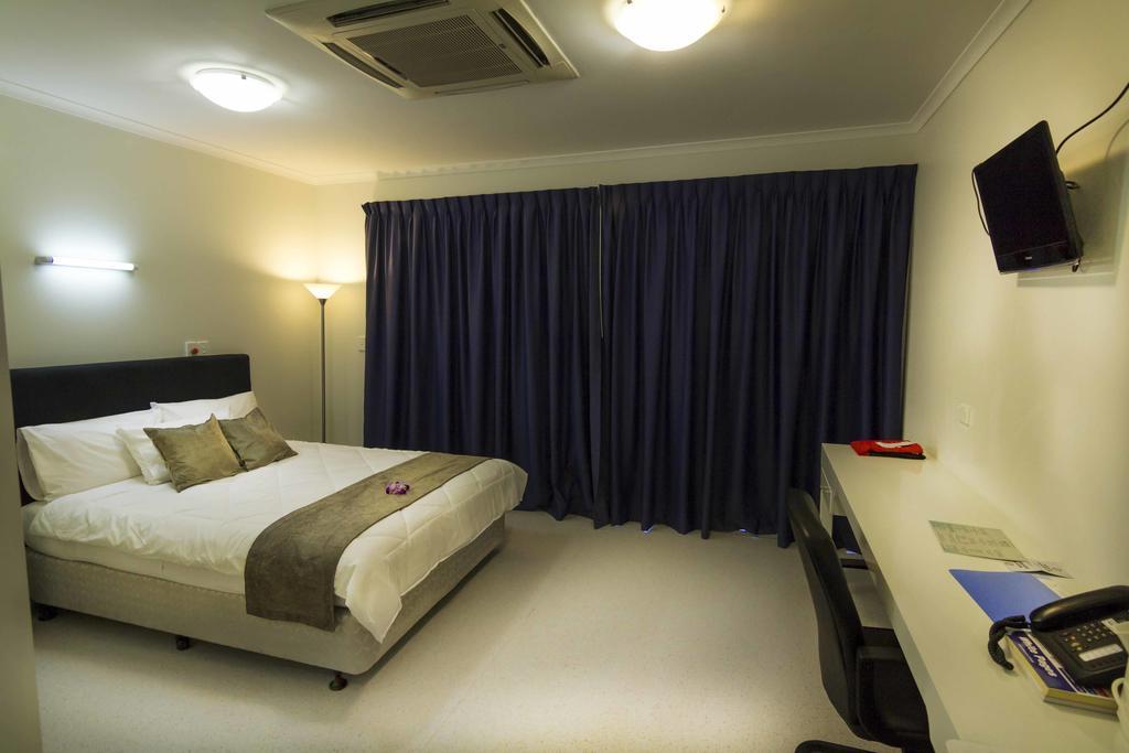 Crossroads Hotel Lae Omili Bagian luar foto