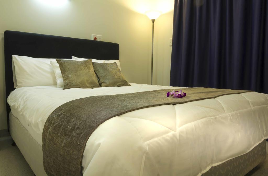 Crossroads Hotel Lae Omili Bagian luar foto