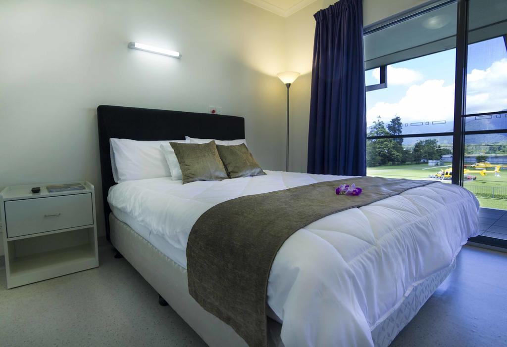 Crossroads Hotel Lae Omili Bagian luar foto